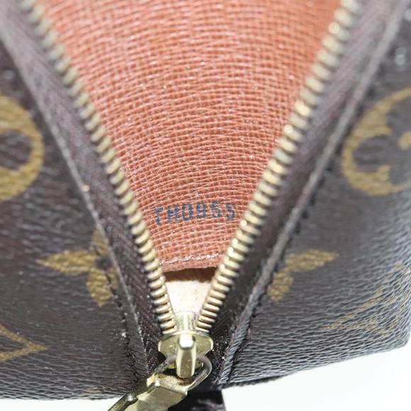 LOUIS VUITTON Monogram Trousse Demi Ronde Cosmetic Pouch M47520 LV Auth 89925 - Picture 12 of 16